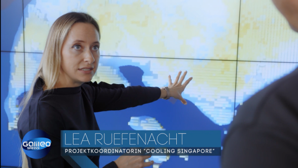 Cooling Singapore project coordinator, Lea Ruefenacht explaining about the urban heat island map to Galileo host Stefan Gödde.  